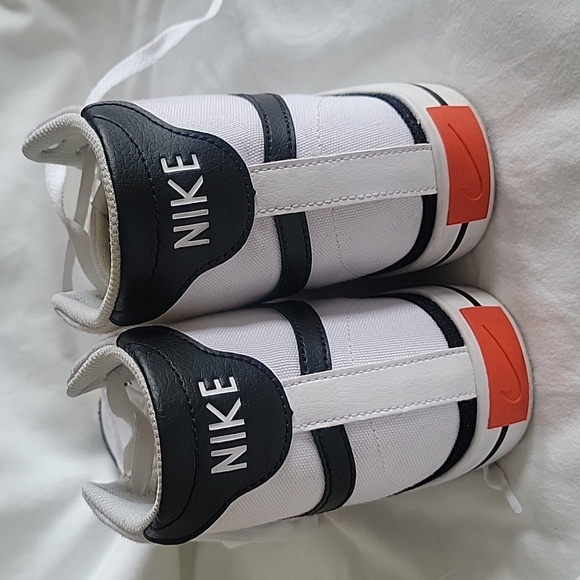 Nike high tops EUC - Picture 3 of 7